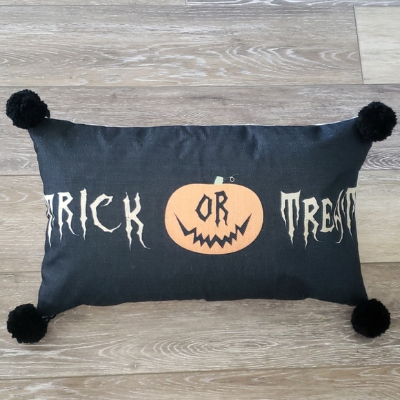 3 / $33 Halloween pillow cover - Picture 4 of 4